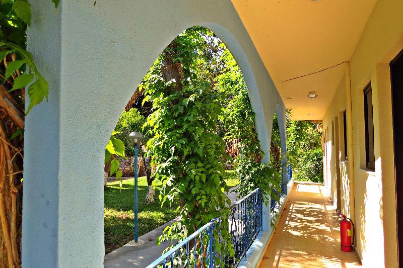 Maritime Hotel Apartments Petaloudes Extérieur photo