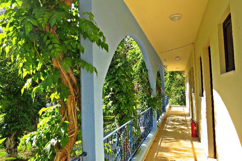 Maritime Hotel Apartments Petaloudes Extérieur photo
