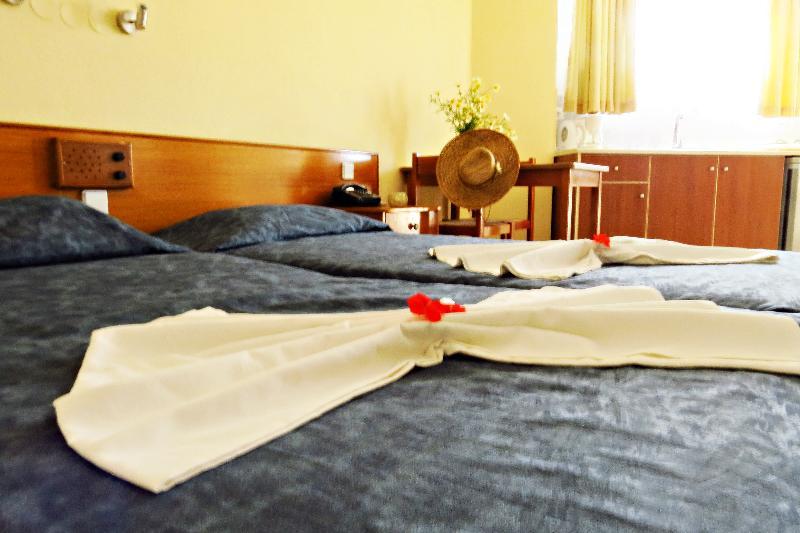 Maritime Hotel Apartments Petaloudes Extérieur photo