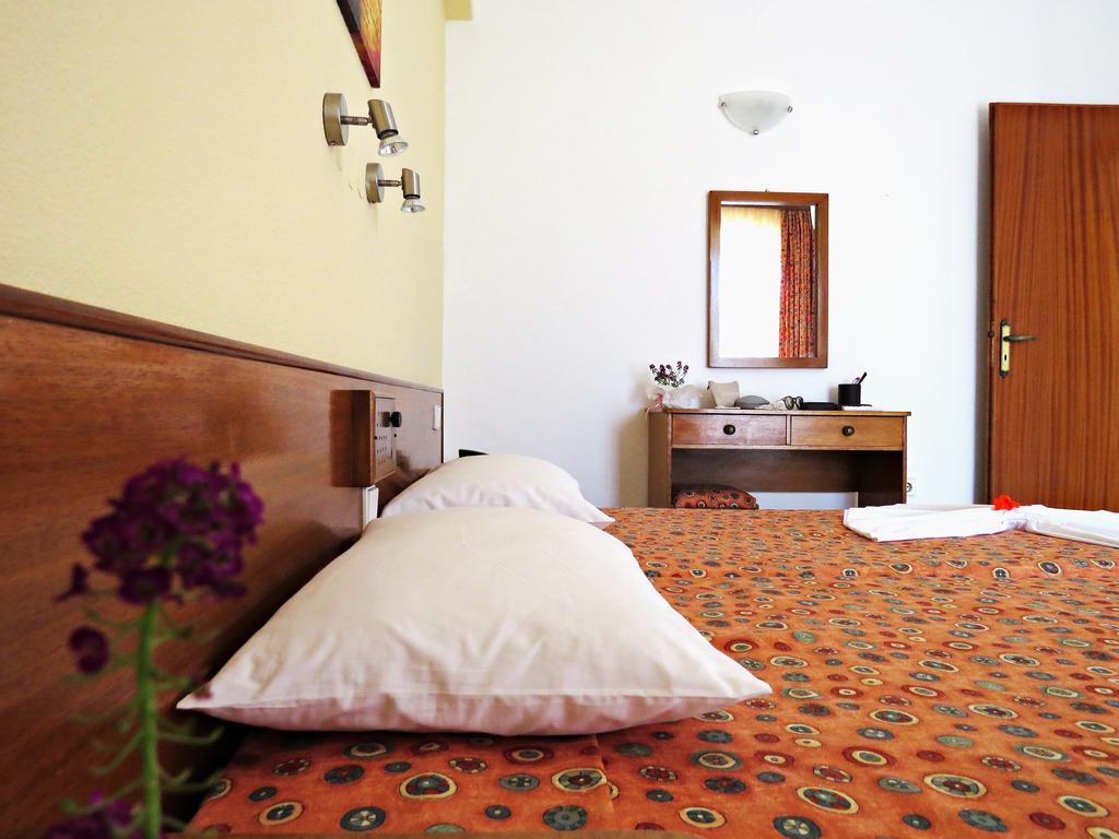 Maritime Hotel Apartments Petaloudes Extérieur photo
