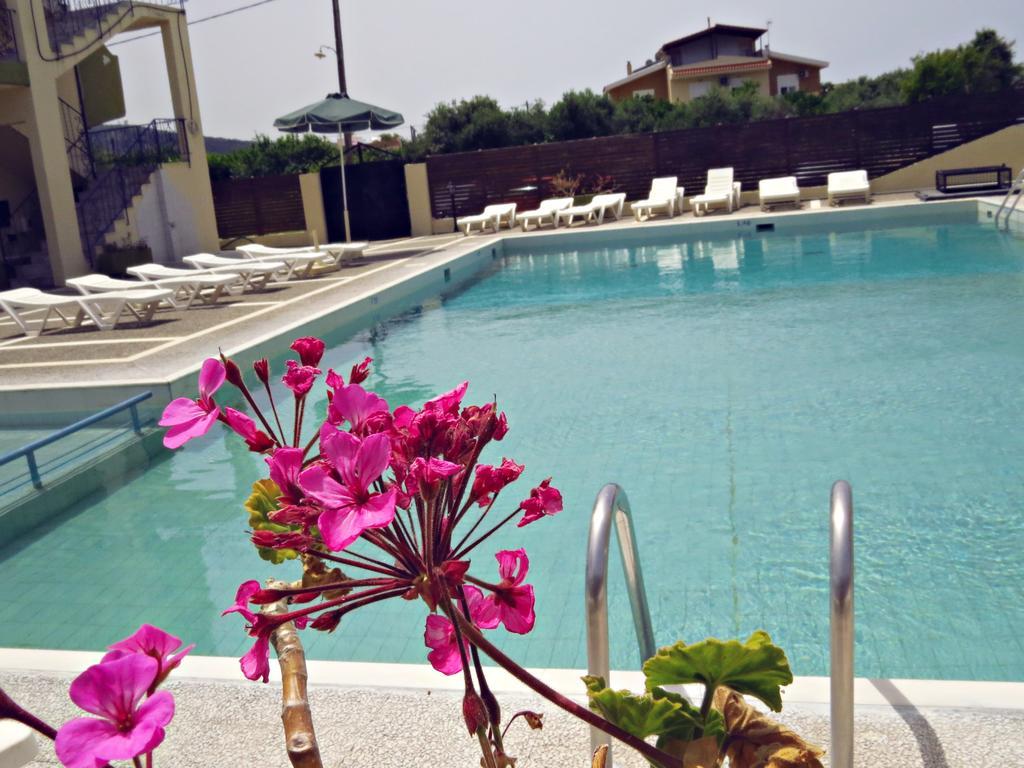 Maritime Hotel Apartments Petaloudes Extérieur photo