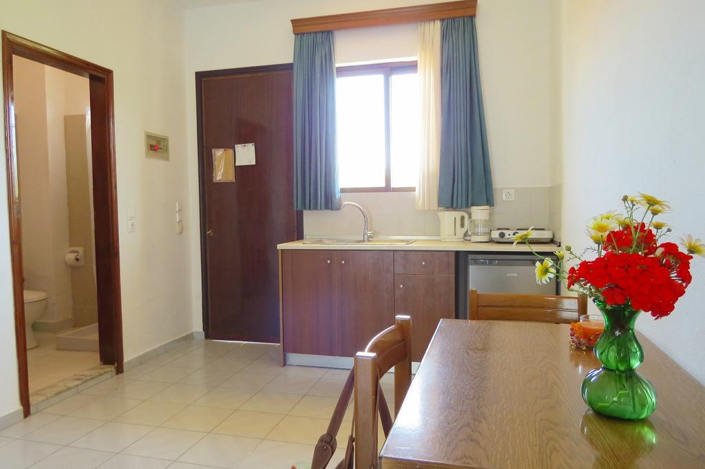 Maritime Hotel Apartments Petaloudes Extérieur photo