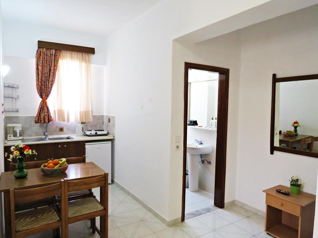 Maritime Hotel Apartments Petaloudes Extérieur photo