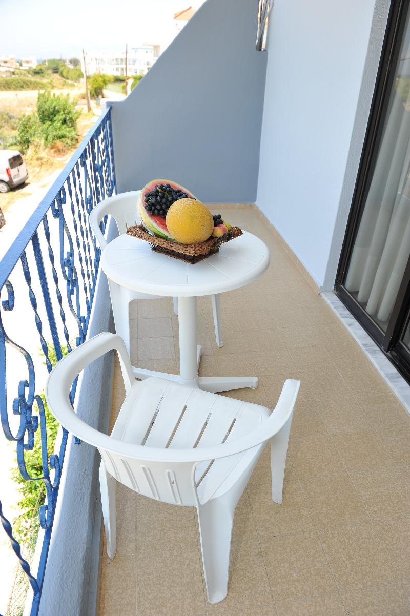 Maritime Hotel Apartments Petaloudes Extérieur photo